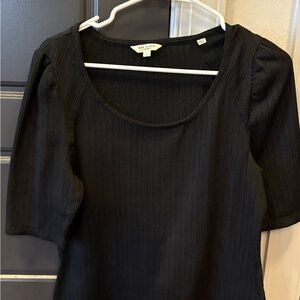 Max Studio Classic Black Short Sleeve Top